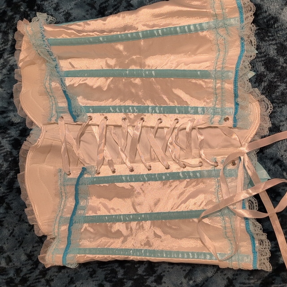 Corset - Picture 2 of 6